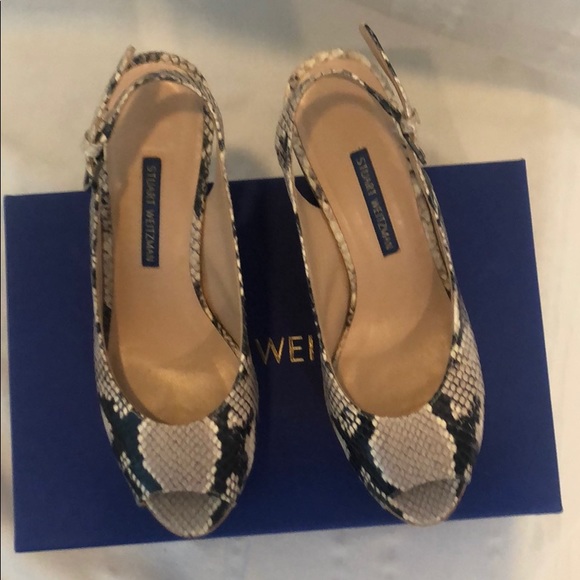 Stuart Weitzman Sz 6.5 in Snake print Wedge - Picture 3 of 12